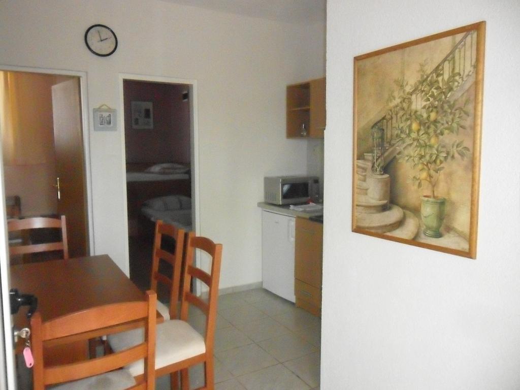 Apartments Villa Marija Gornji Karin Rum bild