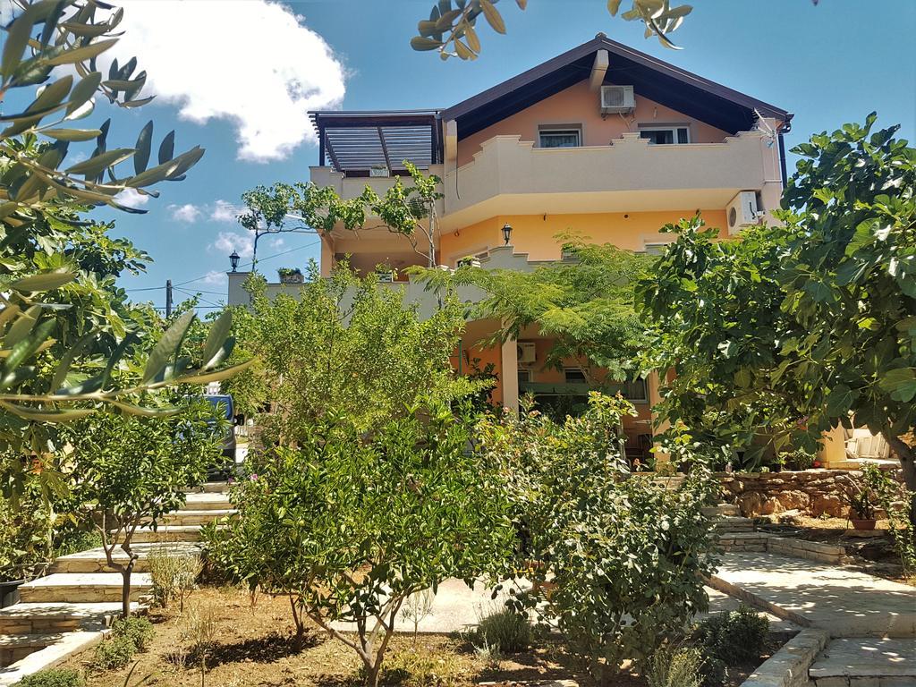 Apartments Villa Marija Gornji Karin Exteriör bild