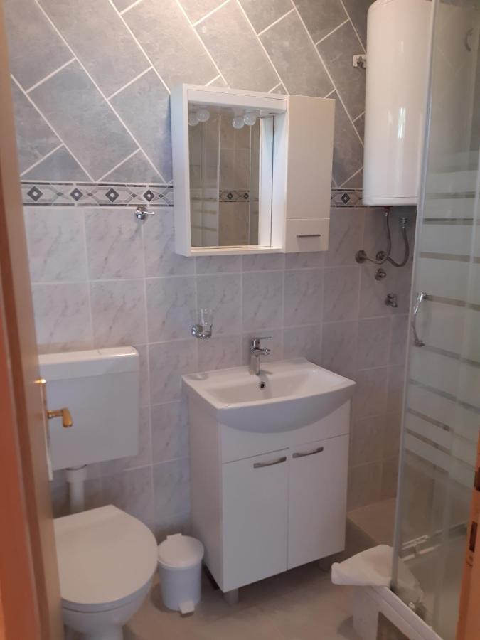 Apartments Villa Marija Gornji Karin Exteriör bild